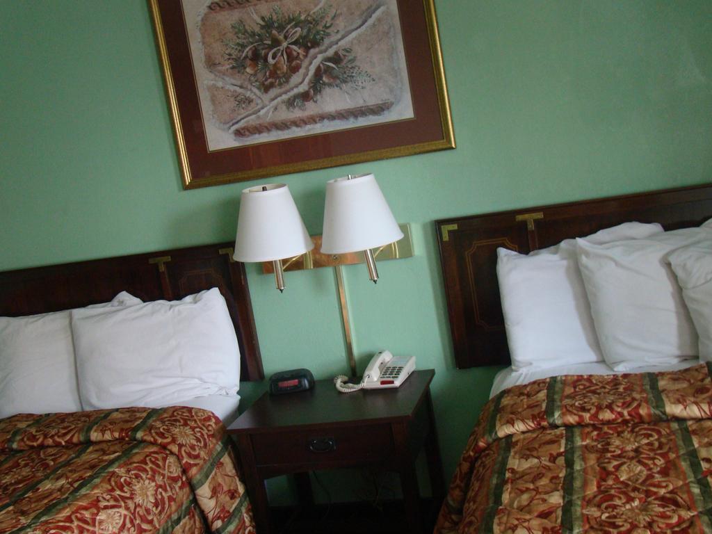 Budget Inn Mount Airy Room photo